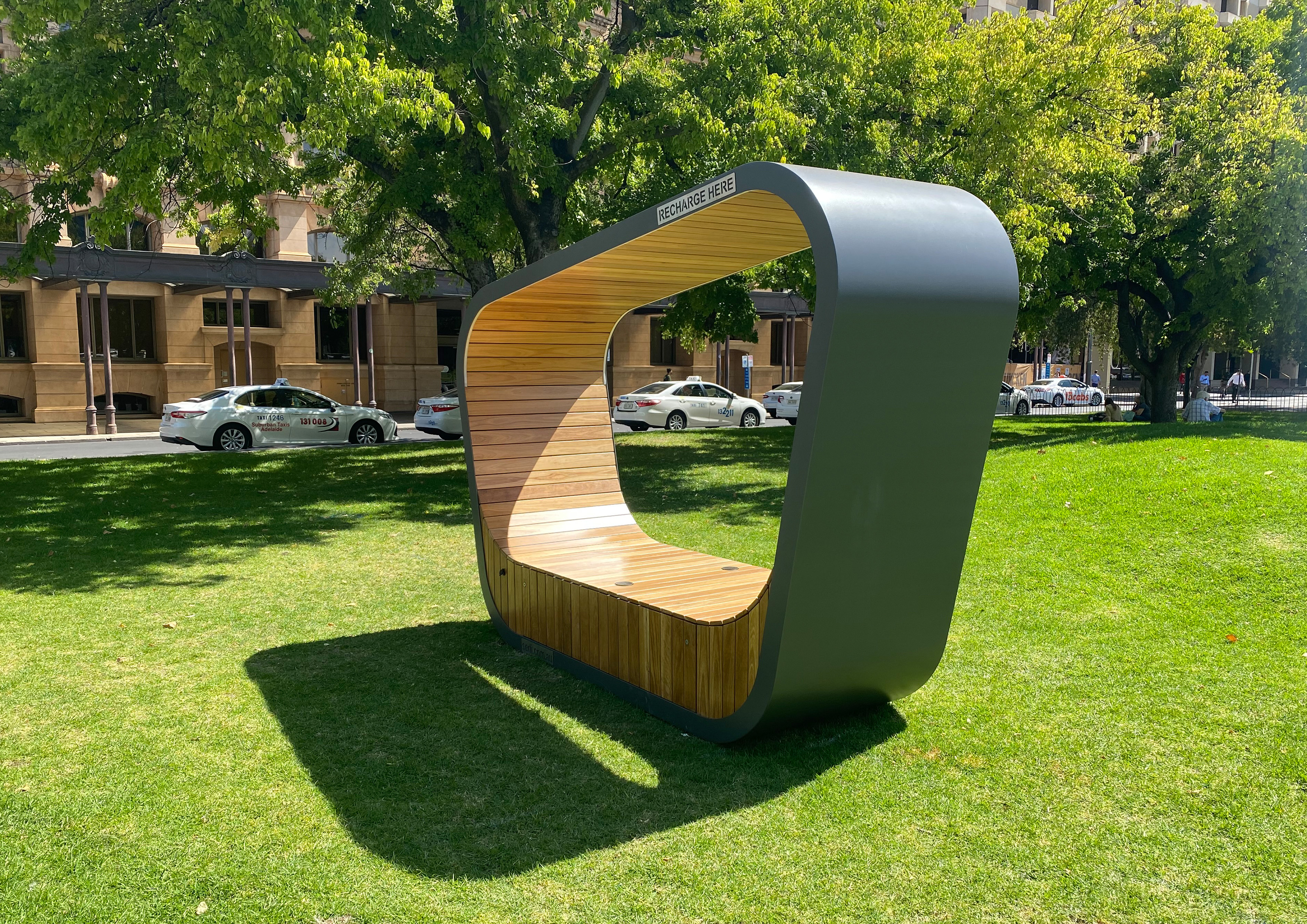 智能,可持续和太阳能驱动的新一代城市家具太阳能座椅 - 太阳能椅